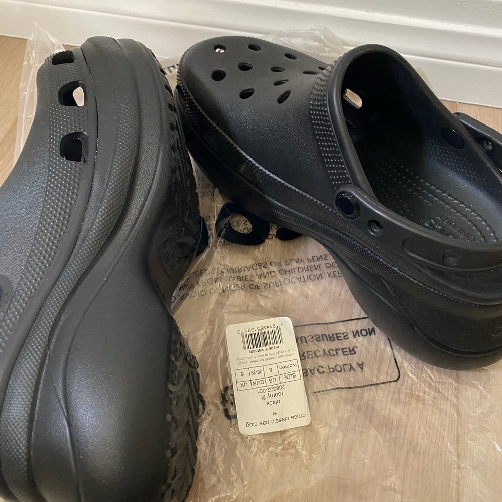 BNWT CROCS CLASSIC BAE PLATFORM CLOG CLOGS WOMEN’S US SIZE 8 OR MEN'S 6 BLACK
